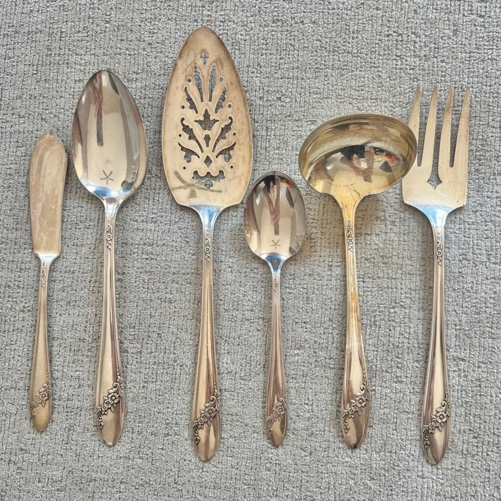 Oneida Community Tudor Plate Queen Bess II Silverware 58 pc Flatware Svc for 8